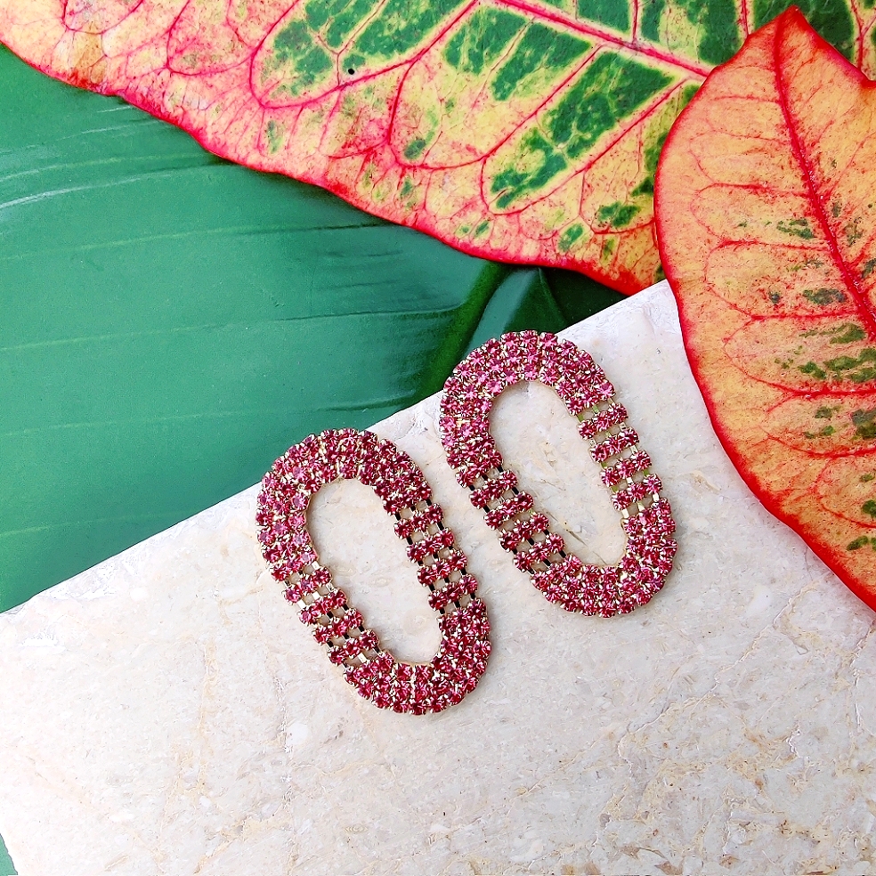 Dangle Oval Shape On Pink Crystal Rhinestone Earrings.